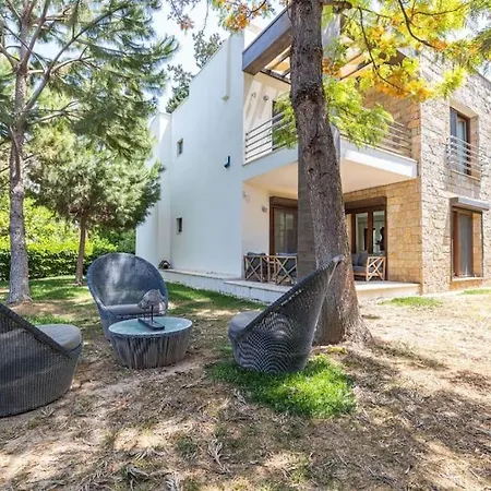 4+1 Villa Within Walking Distance To The Sea Villa *