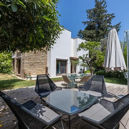 Vila 4+1 Villa Within Walking Distance To The Sea