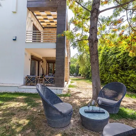Vila 4+1 Villa Within Walking Distance To The Sea *