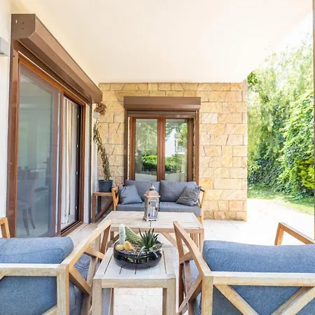 4+1 Villa Within Walking Distance To The Sea וילה *