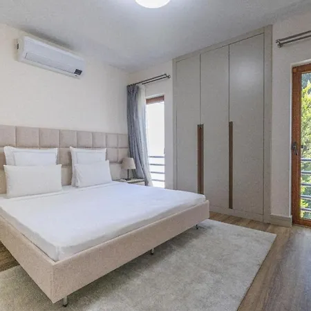 4+1 Villa Within Walking Distance To The Sea בודרום
